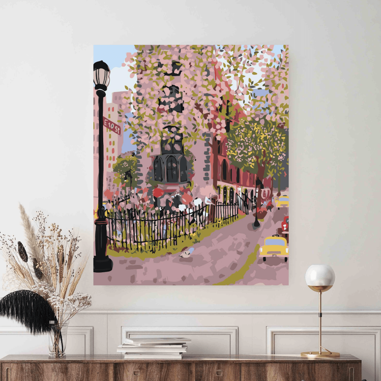 Colectie tablouri pe numere - Primavara: Setul include vopsele numerotate, 3 pensule, panza numerotata, agatatoare, imagine de control si pachet pentru impachetat. Optional, poate avea sasiu pentru inramare.