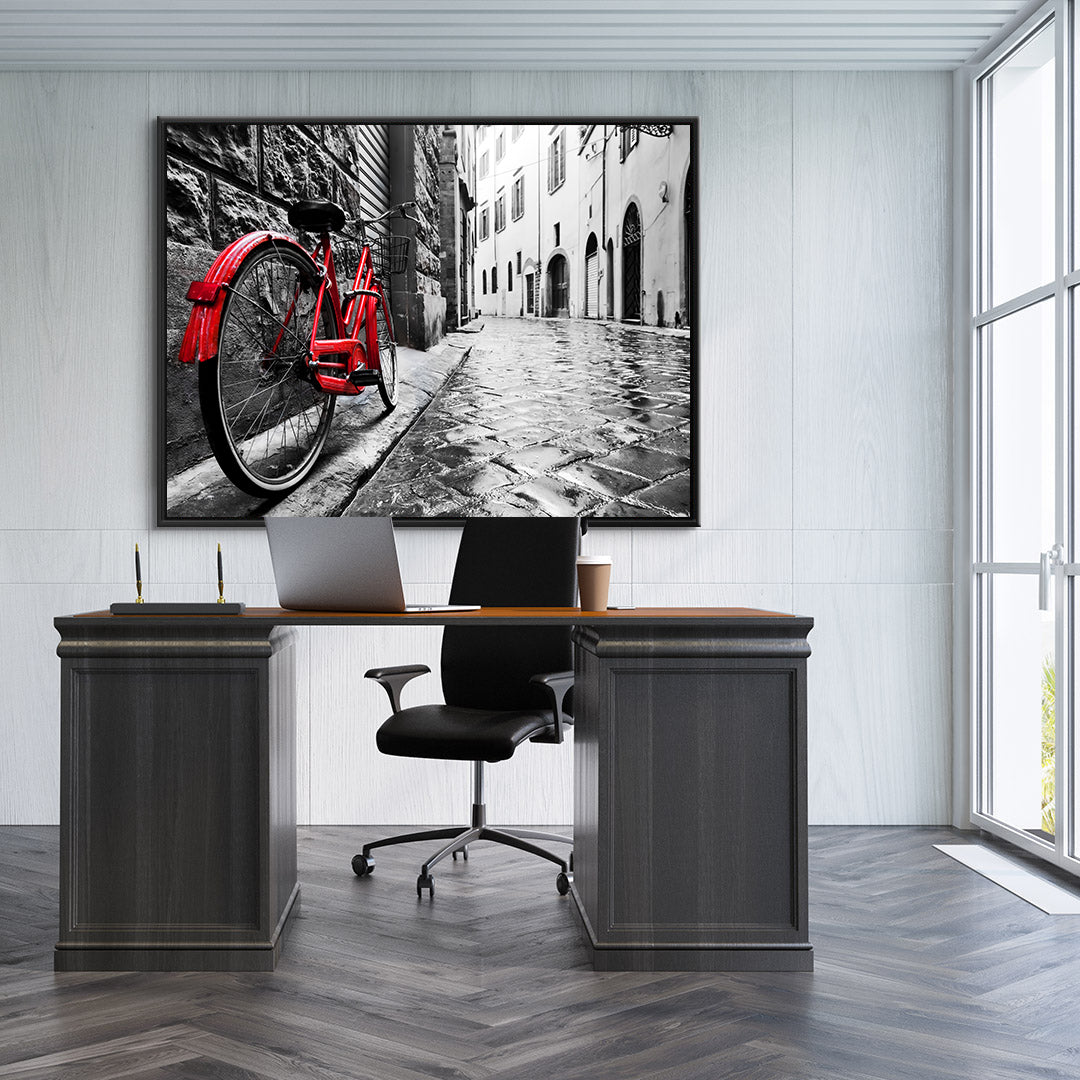 Leinwandbild - Rotes Fahrrad in der Stadt