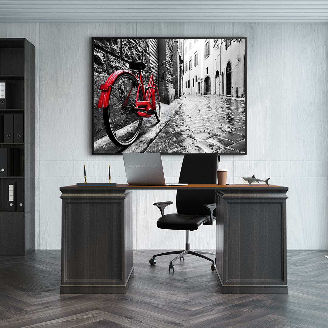 Leinwandbild - Rotes Fahrrad in der Stadt