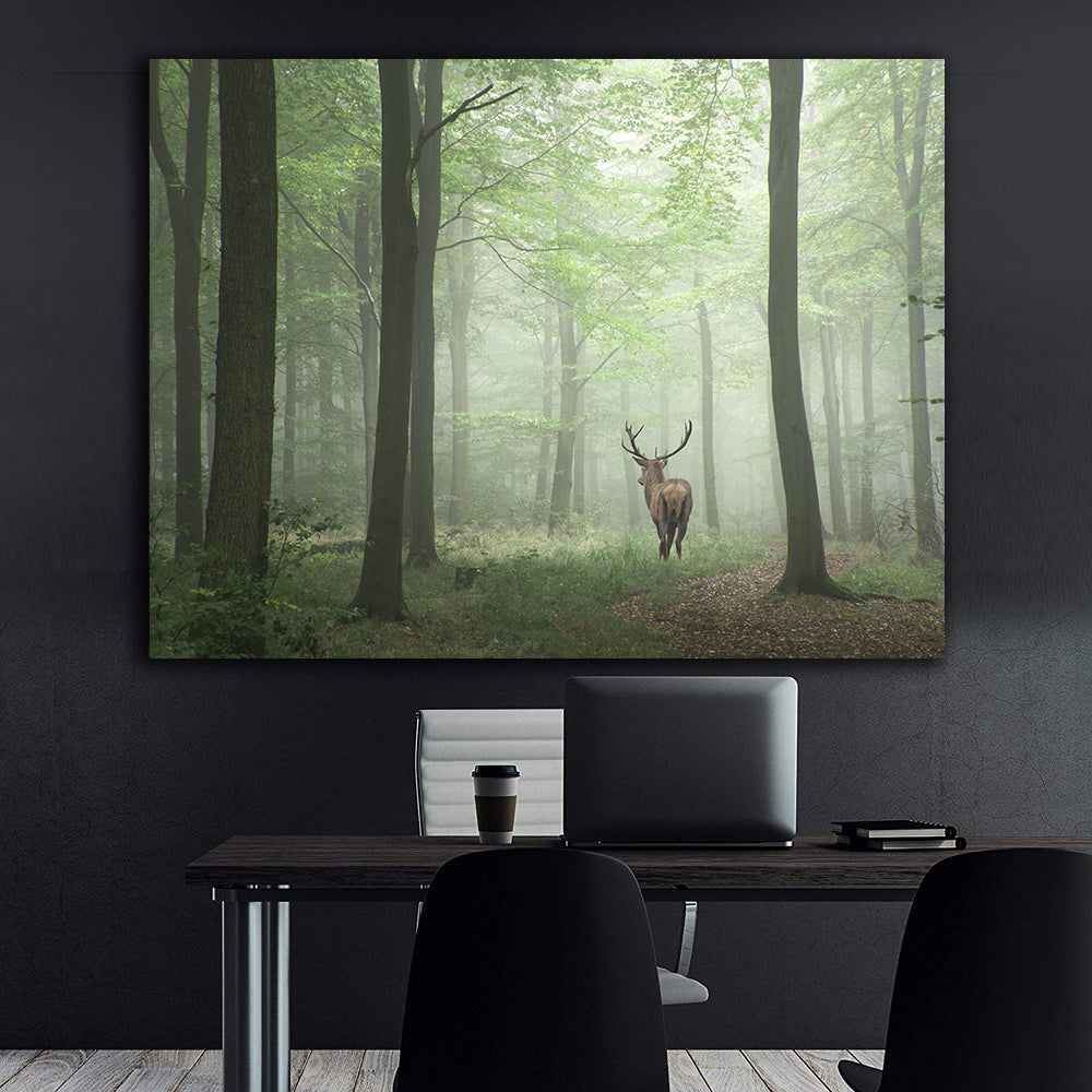 Leinwandbild - Hirsch im Wald