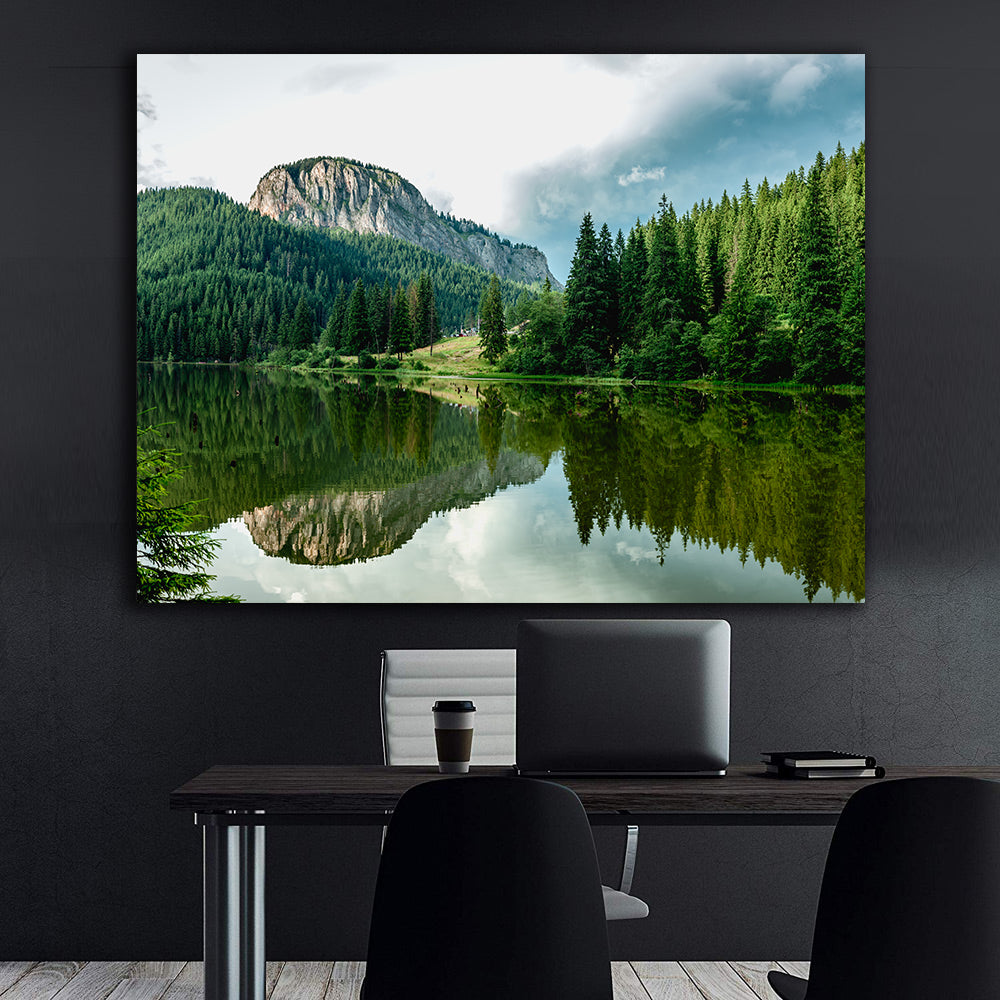 Leinwandbild - See in der Waldlandschaft