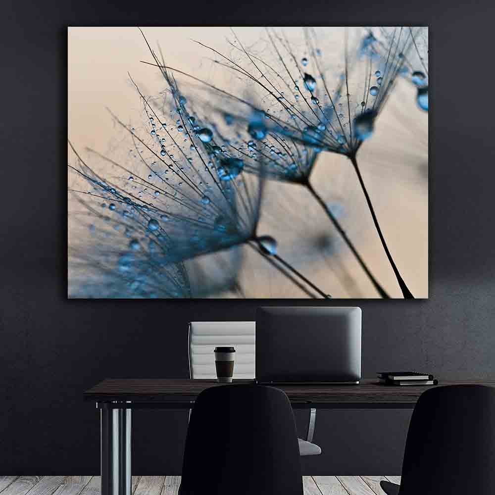Leinwandbild - Blume mit Wassertropfen