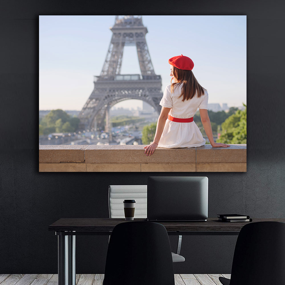 Leinwandbild - Frau am Eiffelturm
